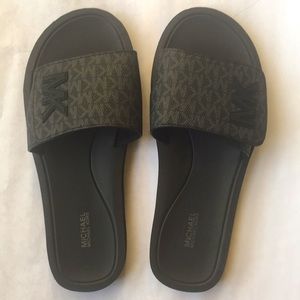 MK Slide Sandal